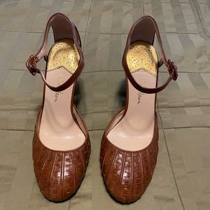 Cole Haan EUC Camel colored size 8.5 heels.
